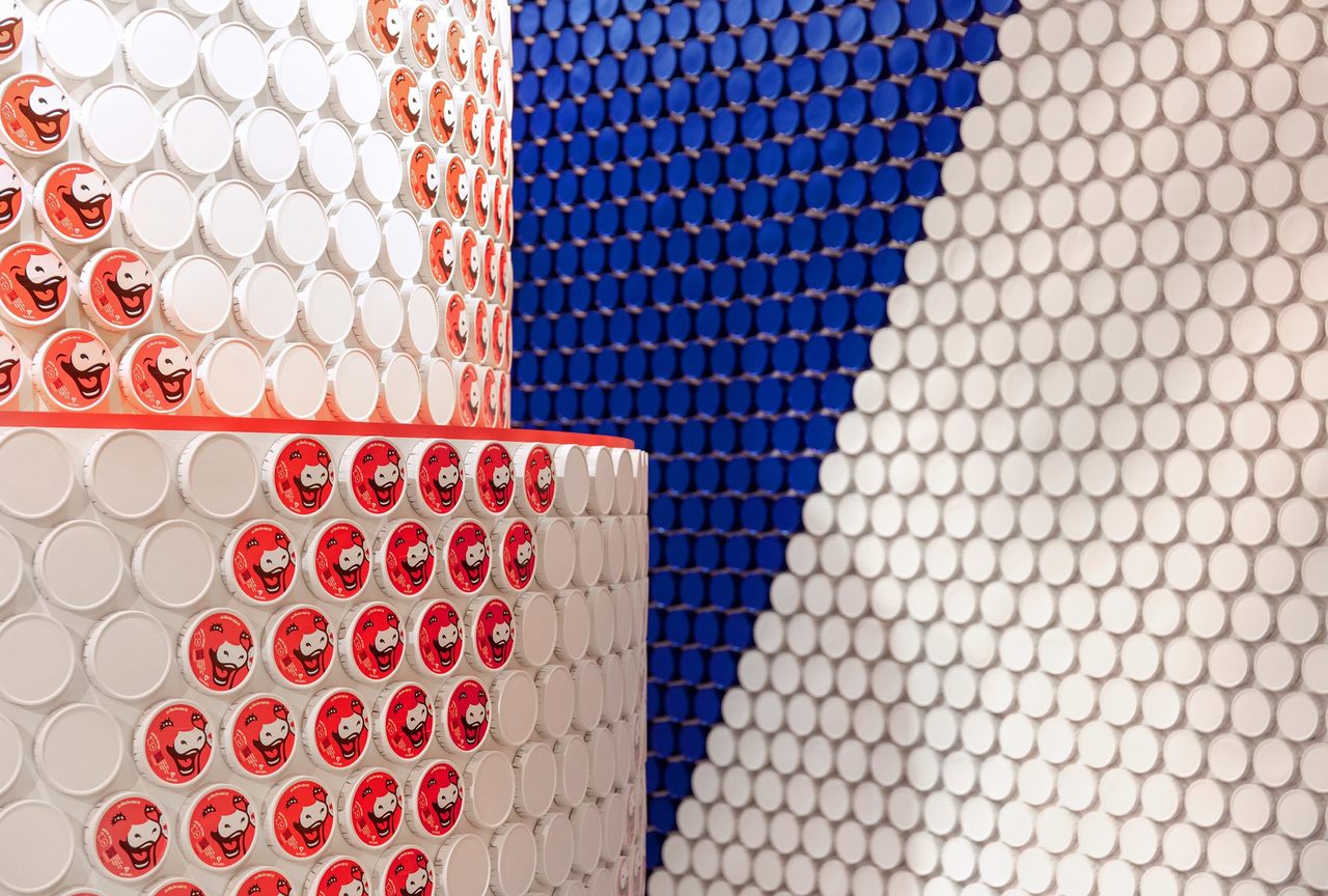 100 RIRES - La fabrique de la Vache qui rit en 10 000 boites